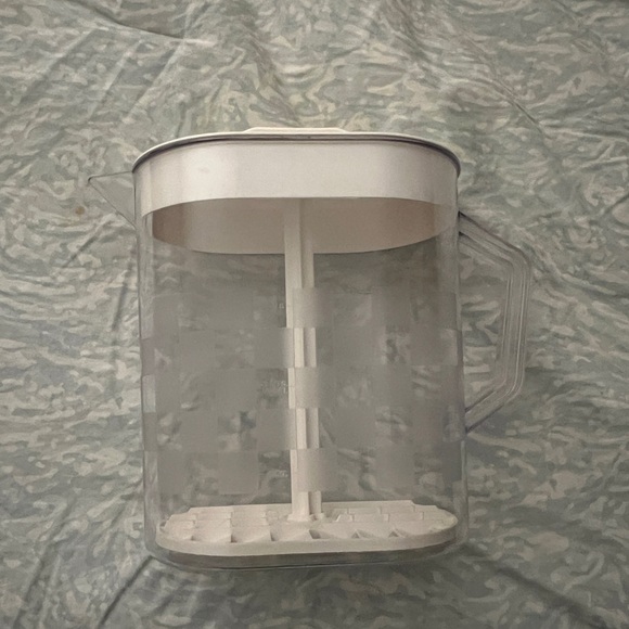 The Pampered Chef Clear and White Beverage Pitcher - Picture 4 of 4